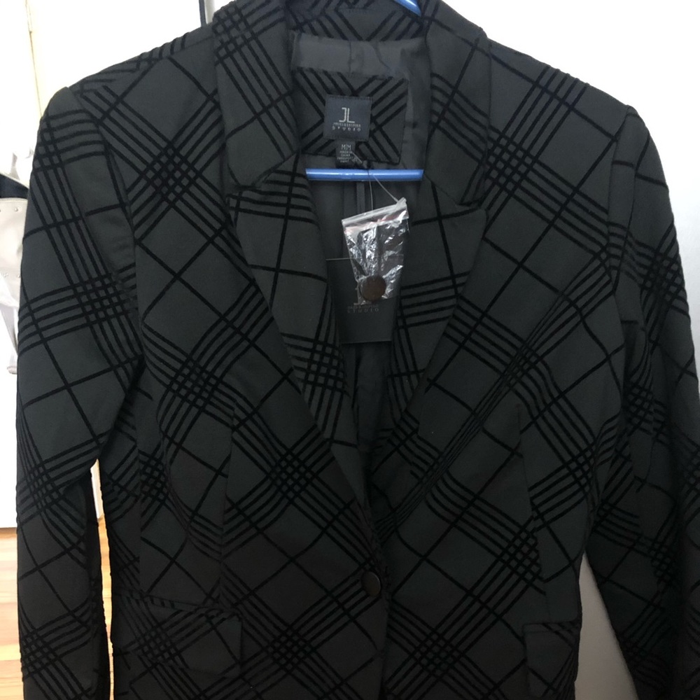 NEW WITH TAGS Black suit jacket, velvet details